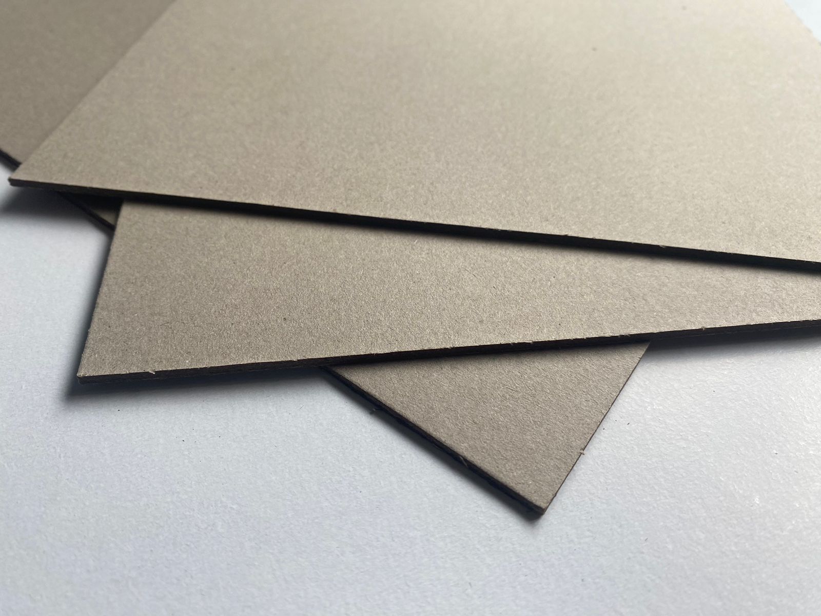 Somos fabricantes de Cartón Gris 